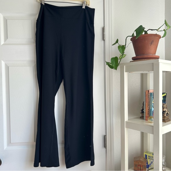Old Navy extra high rise super flare go dry black leggings size 2x - Picture 3 of 6
